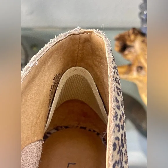 Lucky Brand Joal Leopard Print Leather Stacked Chunky Heel Peep Toe Shooties 7.5 - Picture 6 of 13